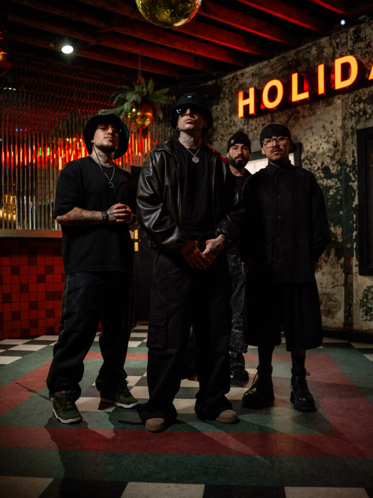 LADRONES_HI_RES-44-768x1024.jpg